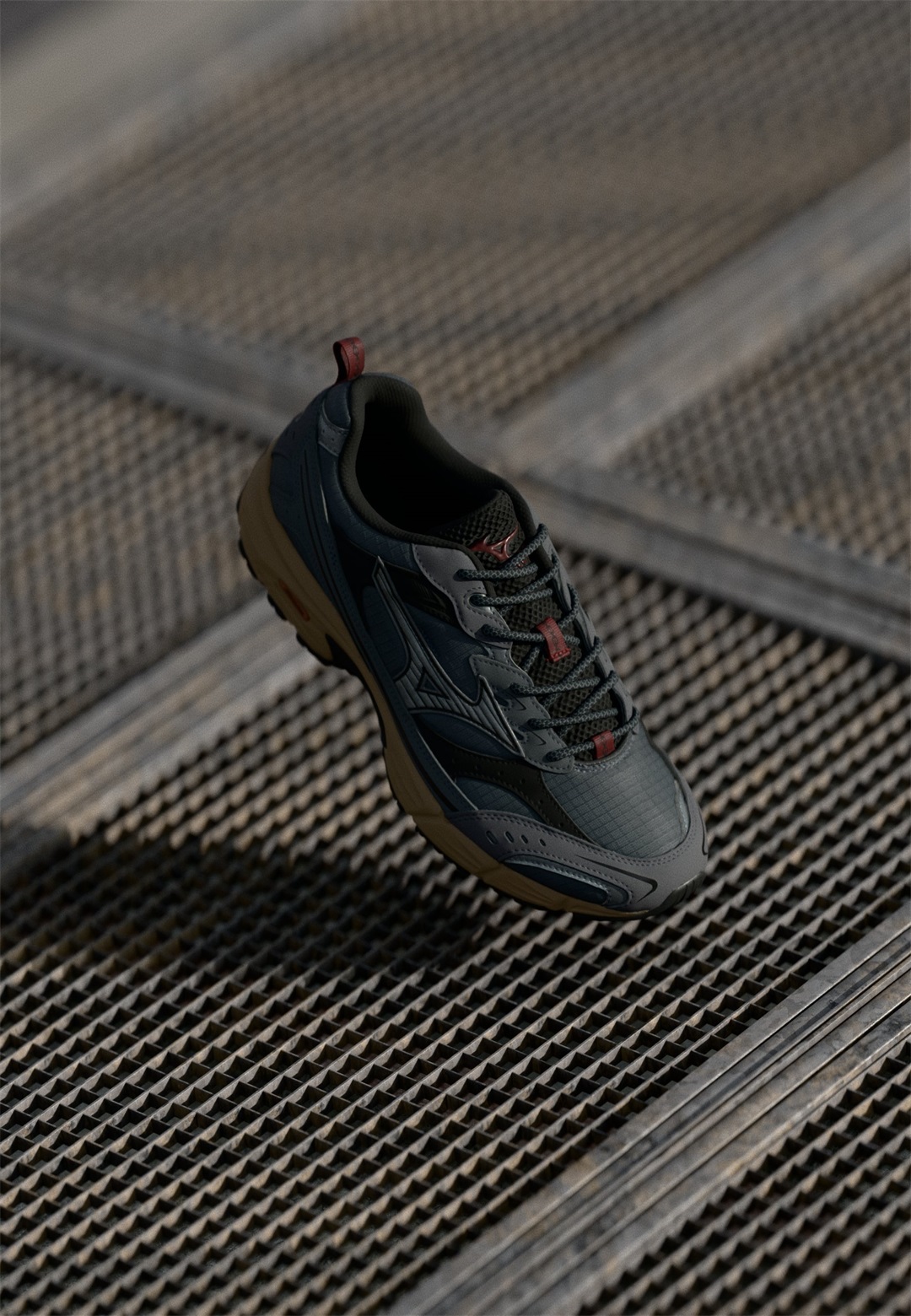 Mizuno Sportstyle MXR TECH UNISEX - Sneaker low - iron gate/silver-coloured/syrah/dunkelgrau