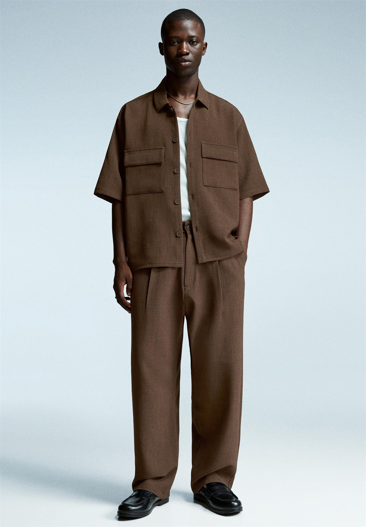 Bershka SUPER BAGGY - Stoffhose - brown/braun