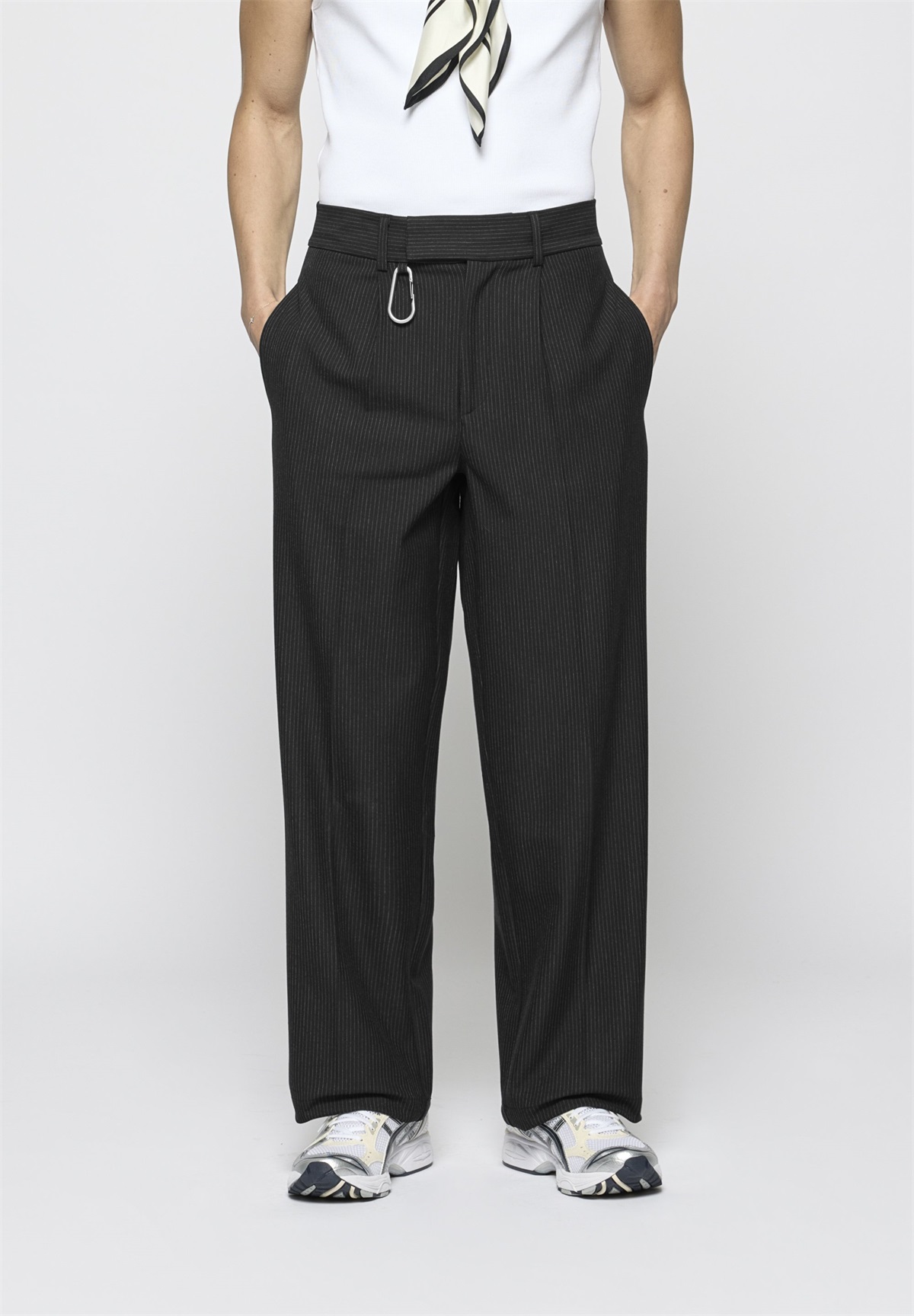 EIGHTYFIVE PINSTRIPED REGULAR TAILORED PANTS UNISEX - Stoffhose - black/schwarz
