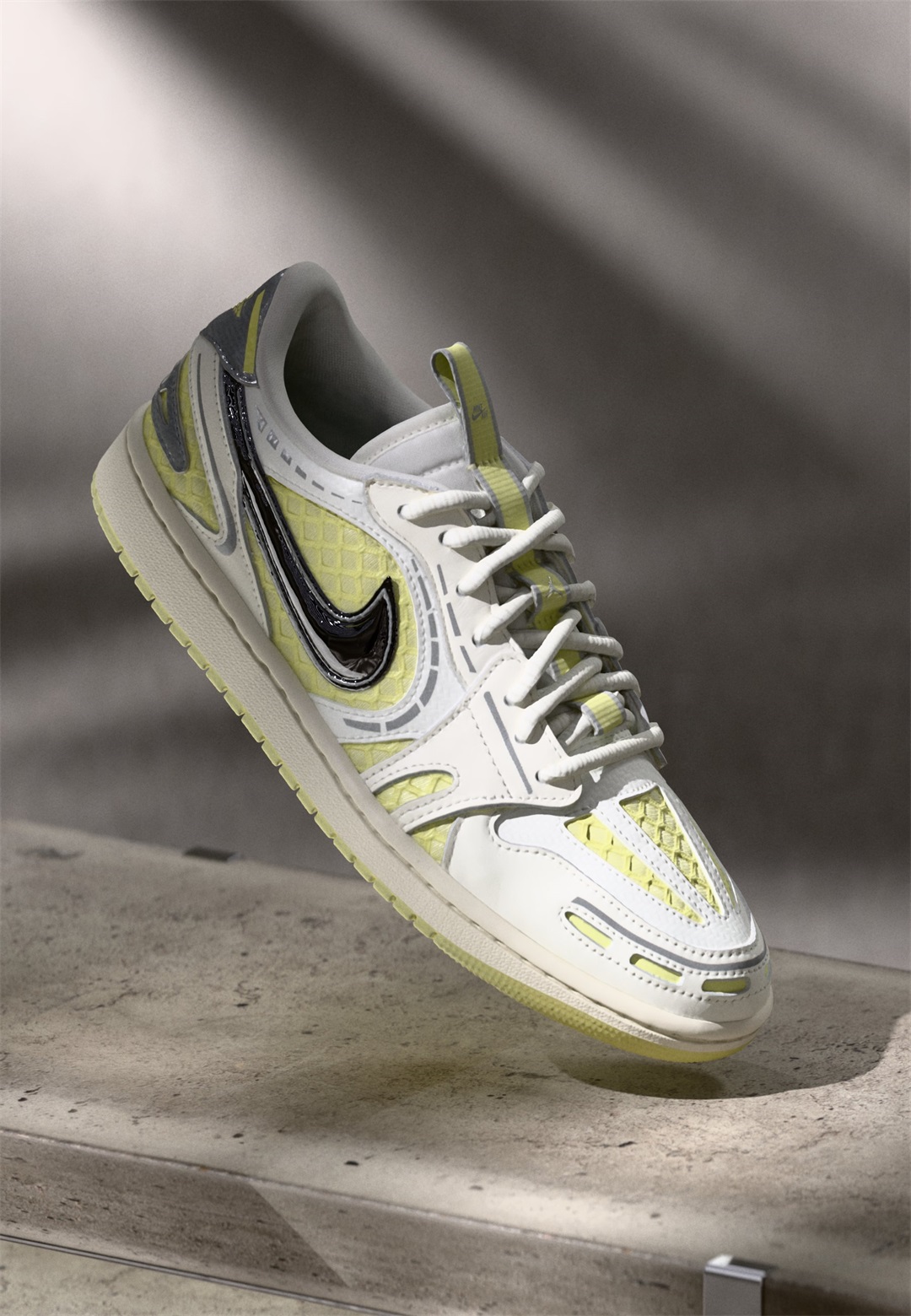Jordan AIR JORDAN 1 - Sneaker low - sail/luminous green/metallic silver-coloured/offwhite