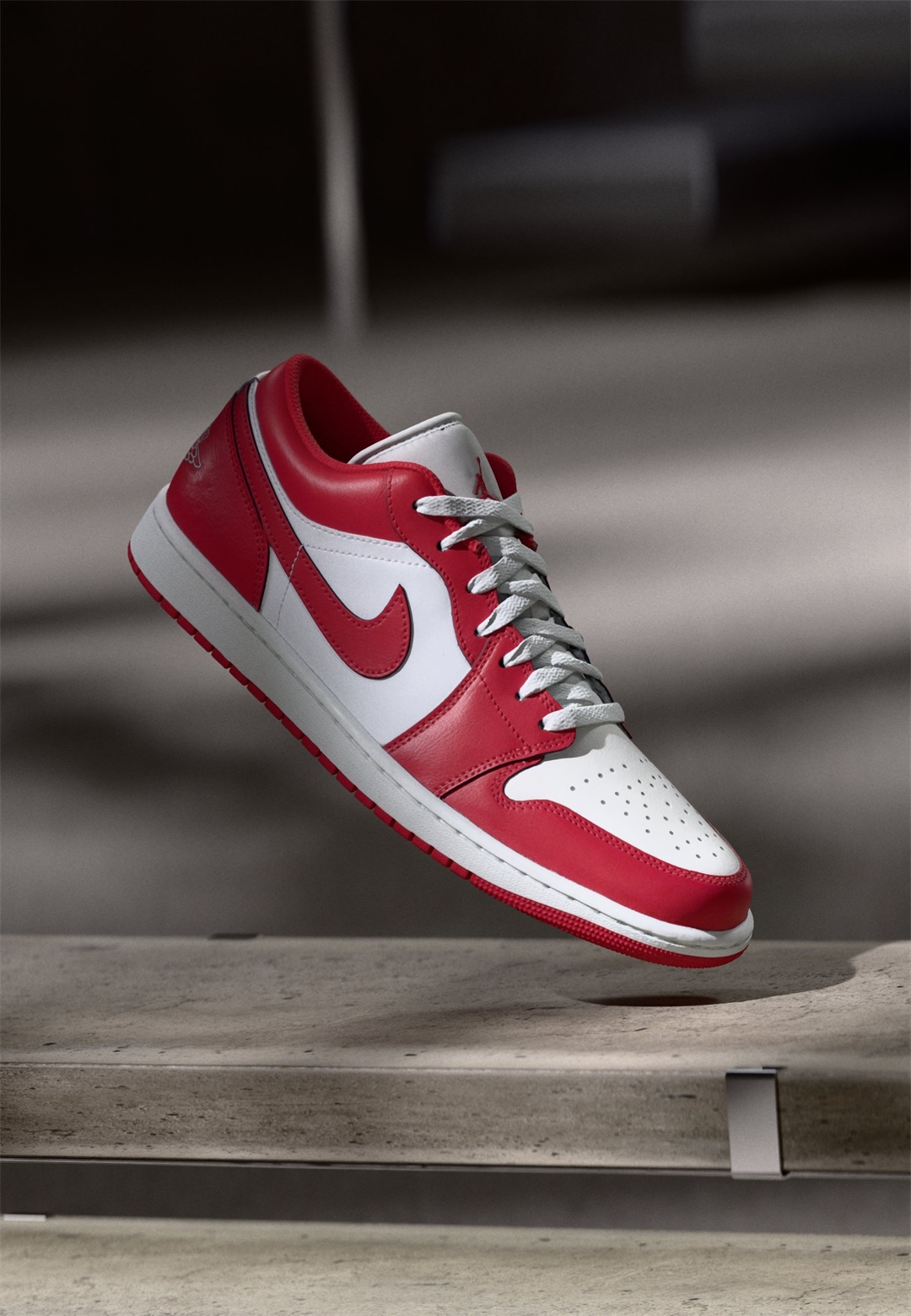 Jordan AIR JORDAN 1 - Sneaker low - summit white/varsity red/weiß