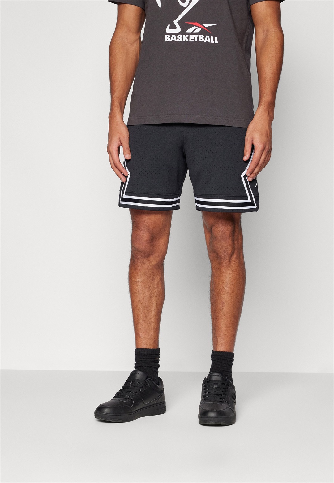 Jordan SHORT - Kurze Sporthose - black/white/schwarz