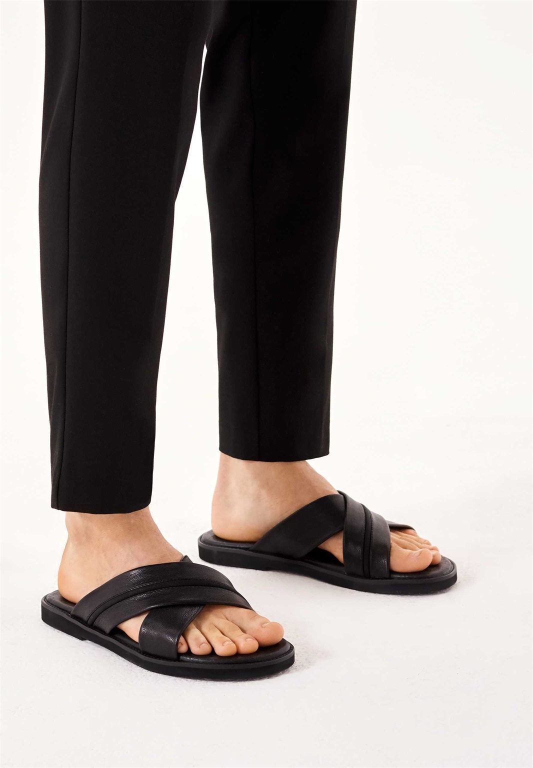 Kazar OZERNOY - Pantolette flach - black/schwarz