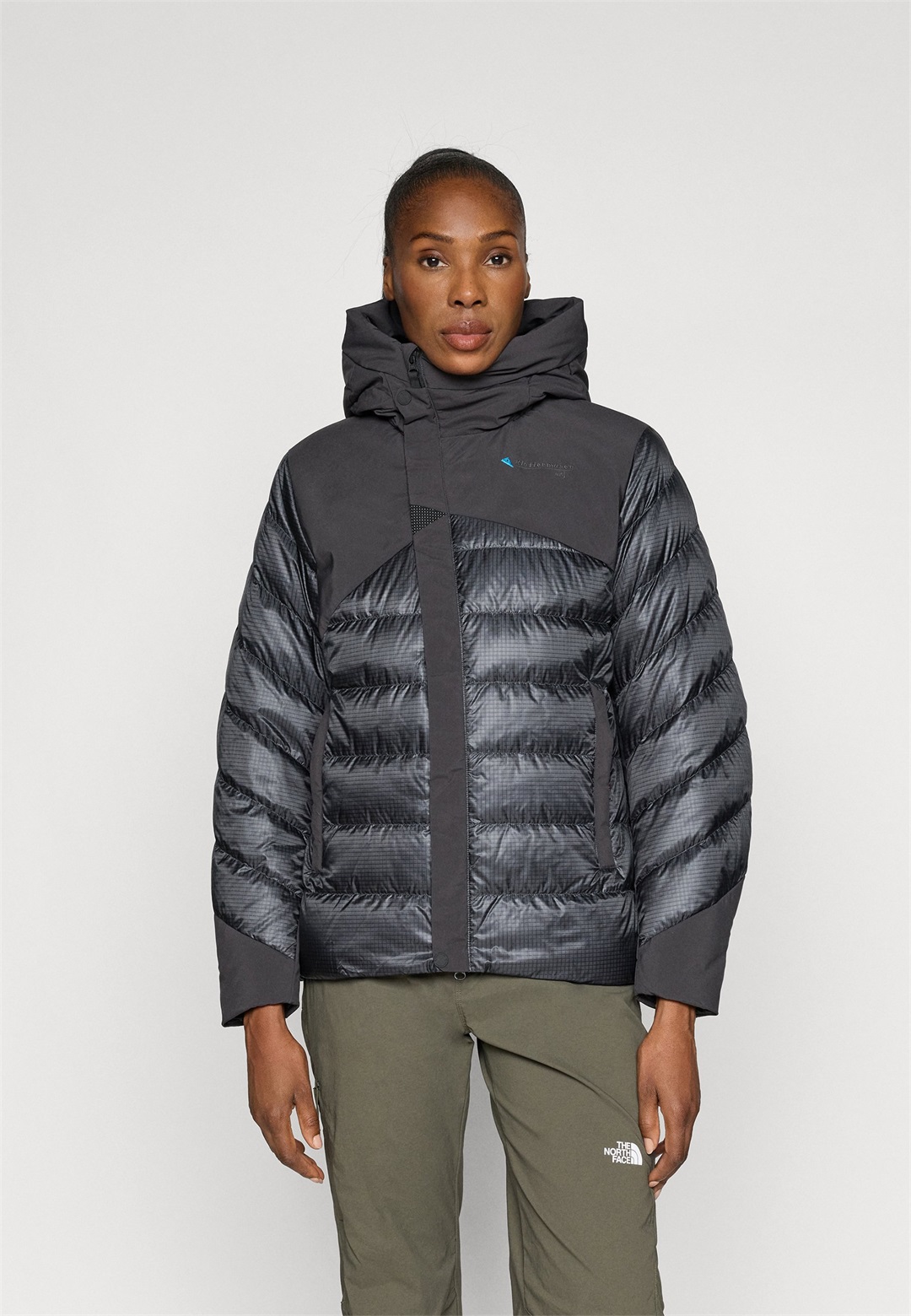 Klättermusen RÅ HOOD JACKET - Daunenjacke - raven/schwarz