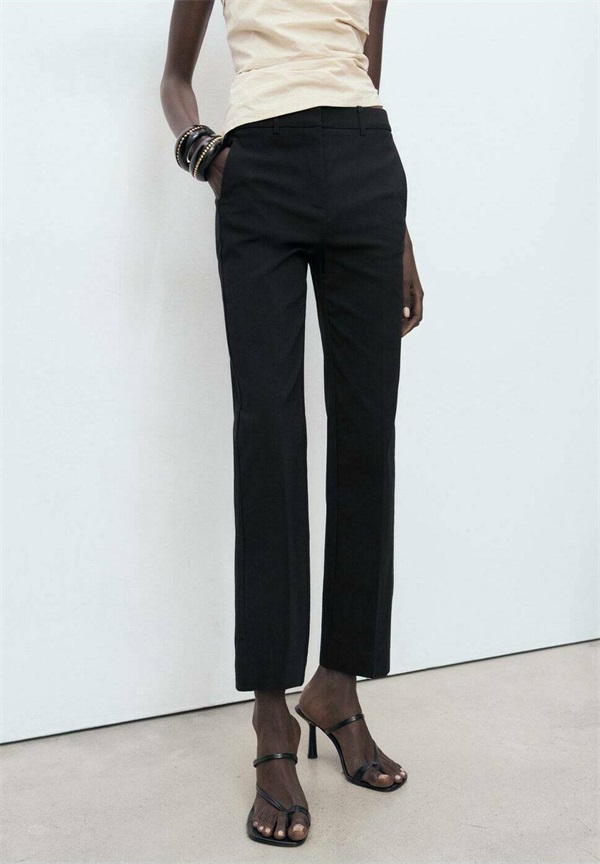 Mango CROP STRAIGHT-FIT - Stoffhose - black/schwarz
