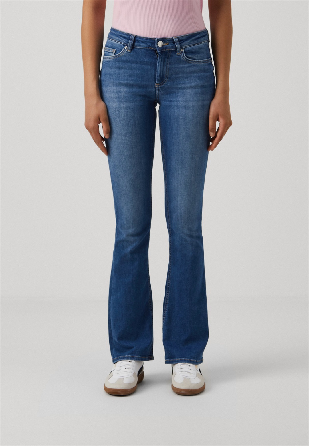 ONLY ONLBLUSH MID - Flared Jeans - medium blue denim/blue denim
