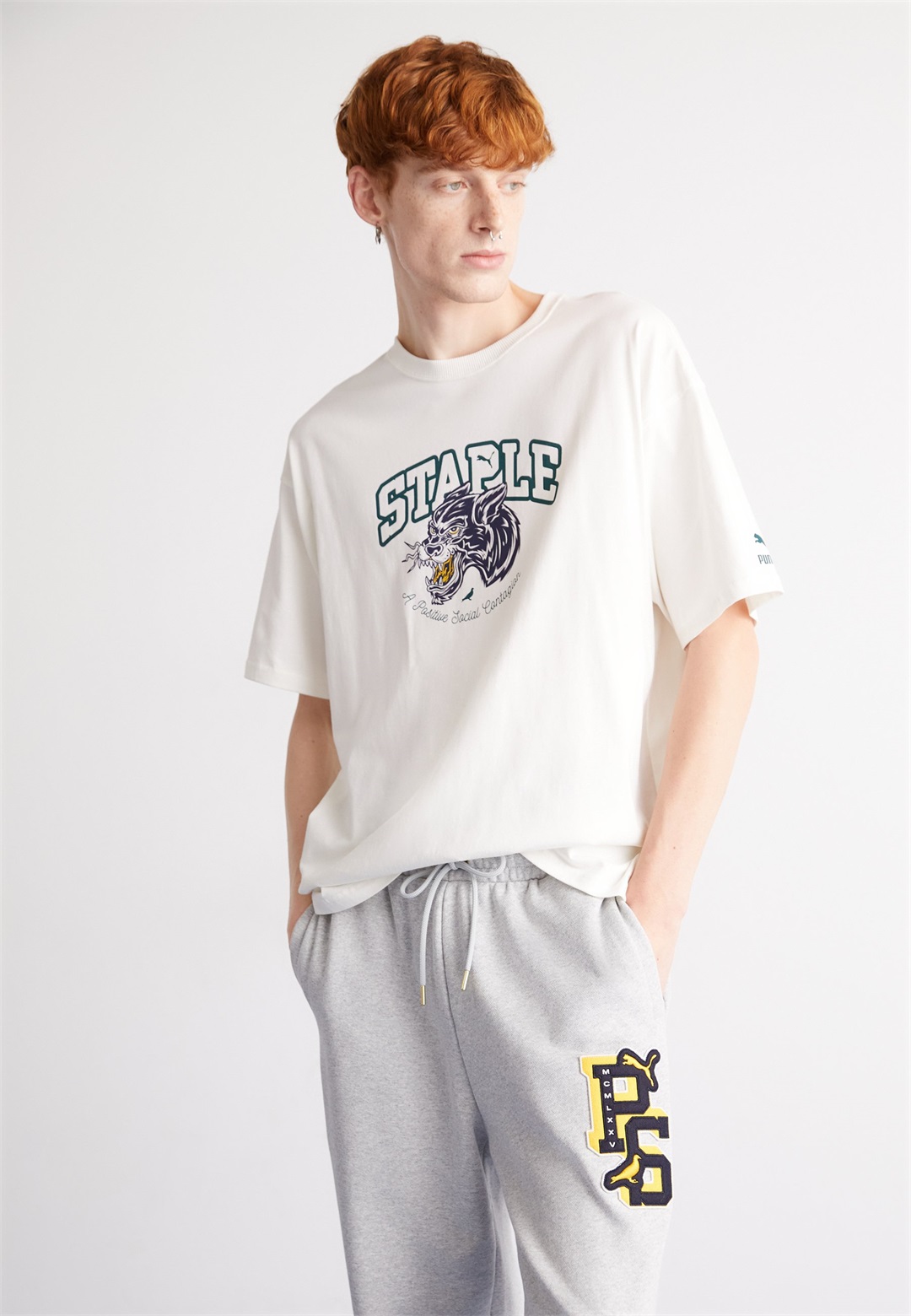 Puma STAPLE GRAPHIC TEE - T-Shirt print - warm white/offwhite