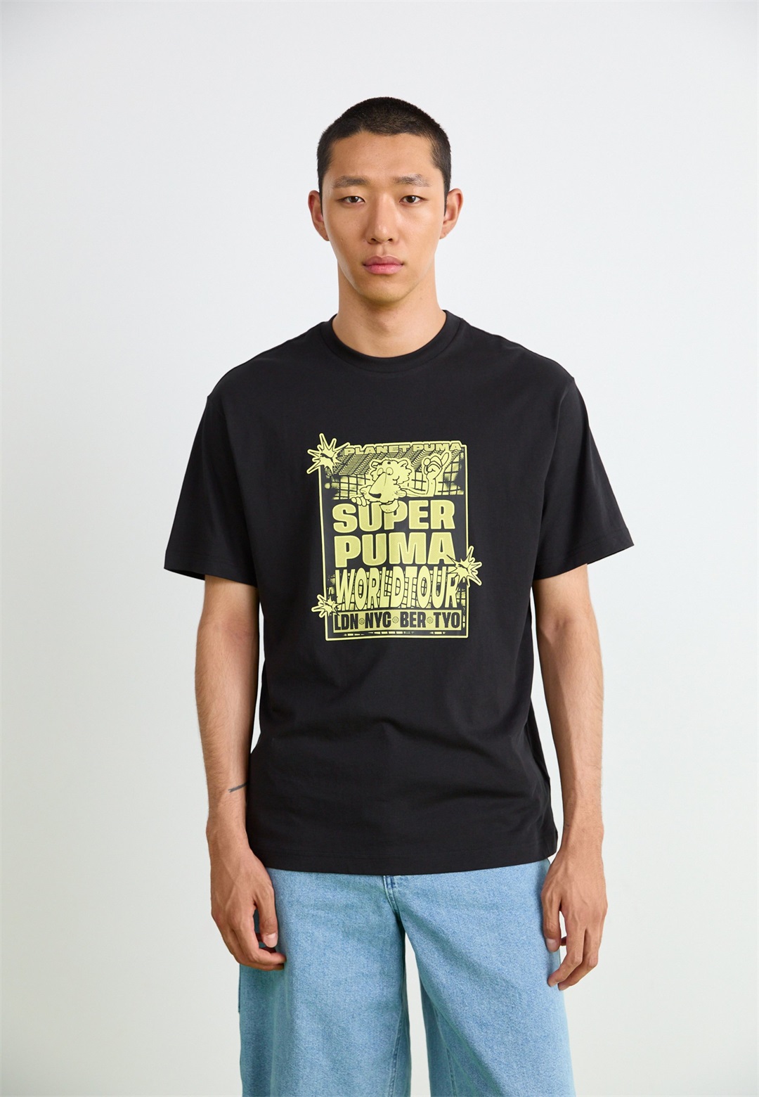 Puma GRAPHIC SUPER WORLD TOUR RELAXED - T-Shirt print - black/schwarz