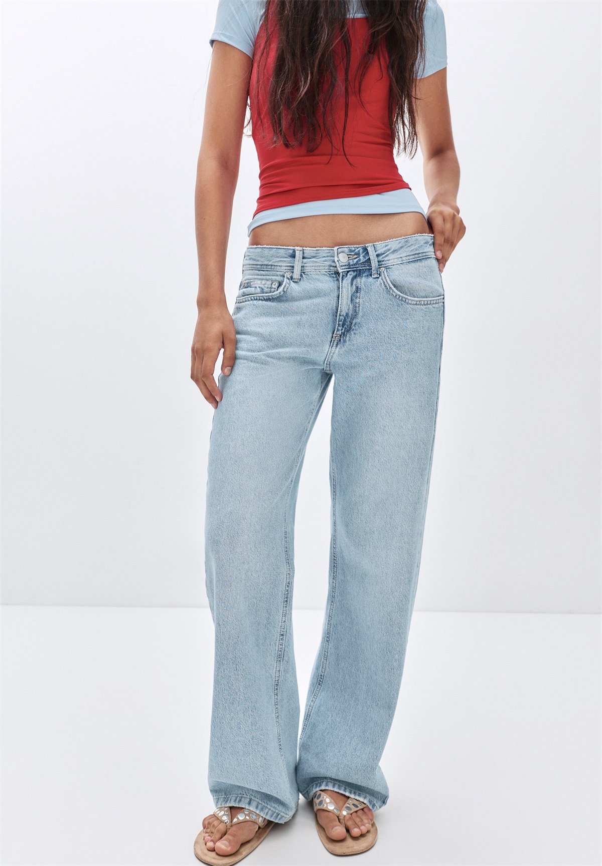 PULL&BEAR LOW-RISE - Loose Jeans - light blue denim/light-blue denim