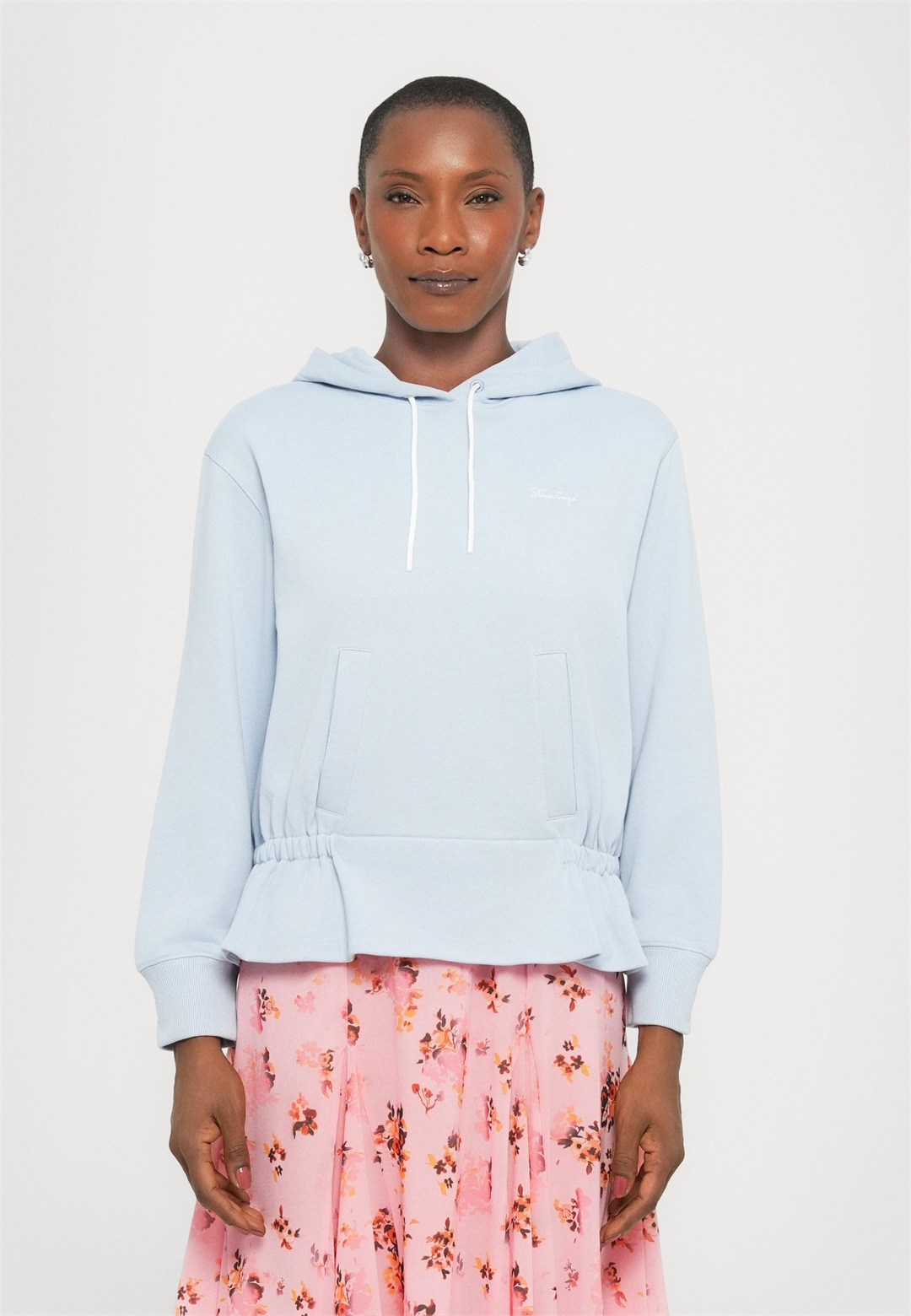 Stine Goya TERRY CINCHED WAIST - Kapuzenpullover - brunnera blue/hellblau