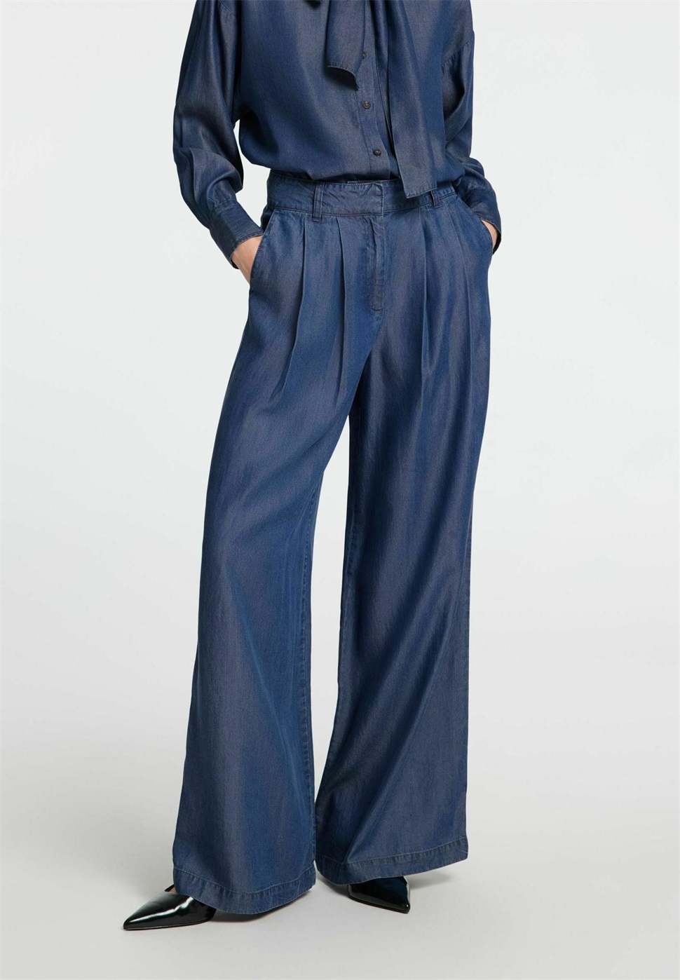 Selected Femme MIT WEITEM BEIN CHAMBRAY - Flared Jeans - dark blue/dunkelblau