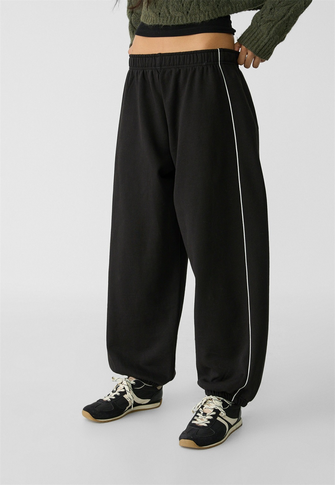 Stradivarius WITH PIPING - Jogginghose - black/schwarz