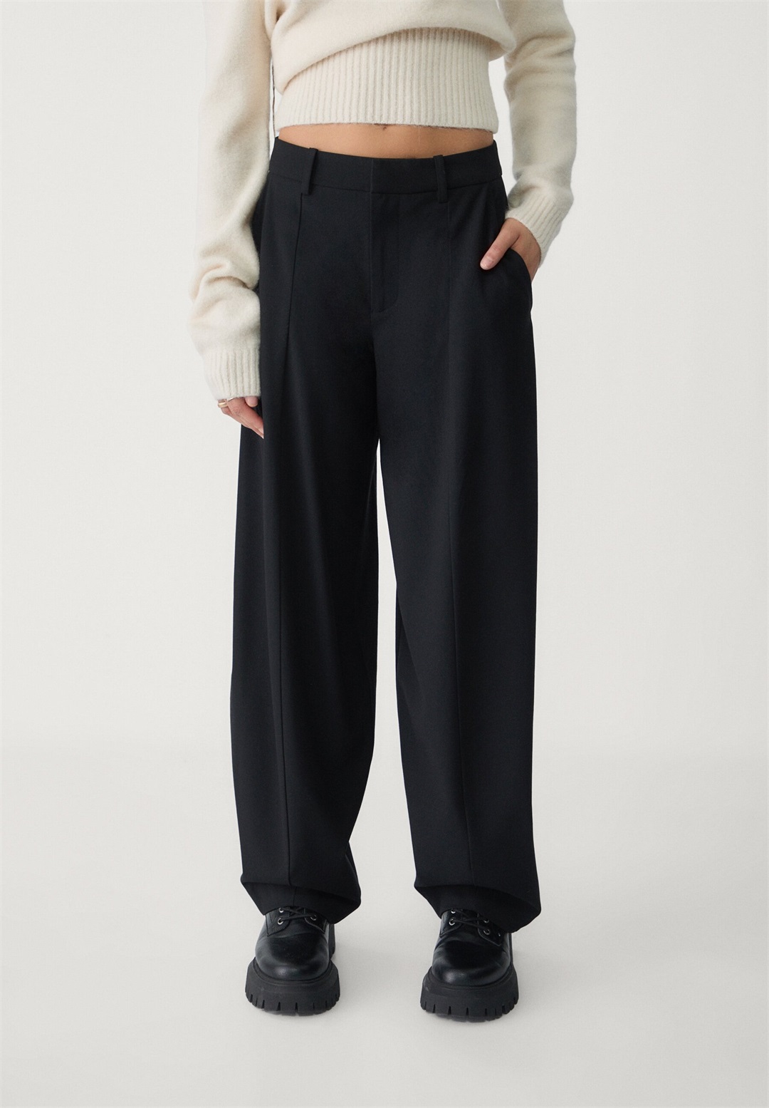 Stradivarius SMART BAGGY WITH SEAM DETAIL - Stoffhose - black/schwarz