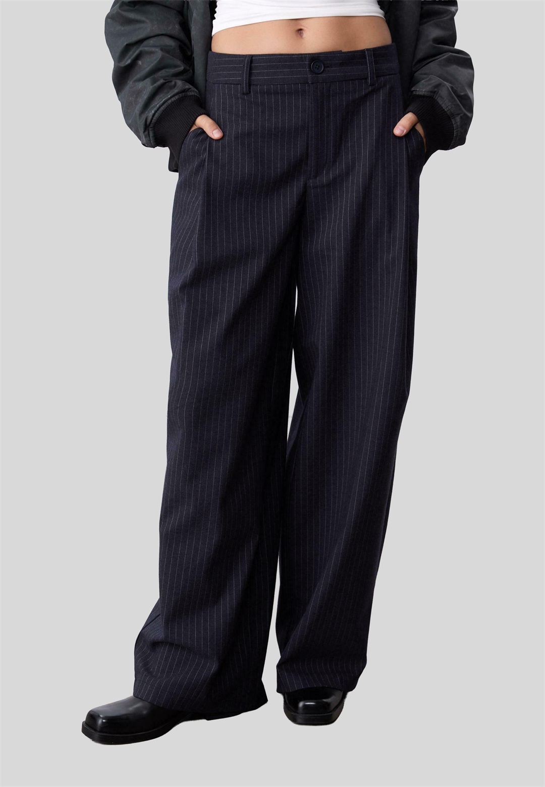 Stradivarius STRIPED WITH DARTS - Stoffhose - dark blue/dunkelblau