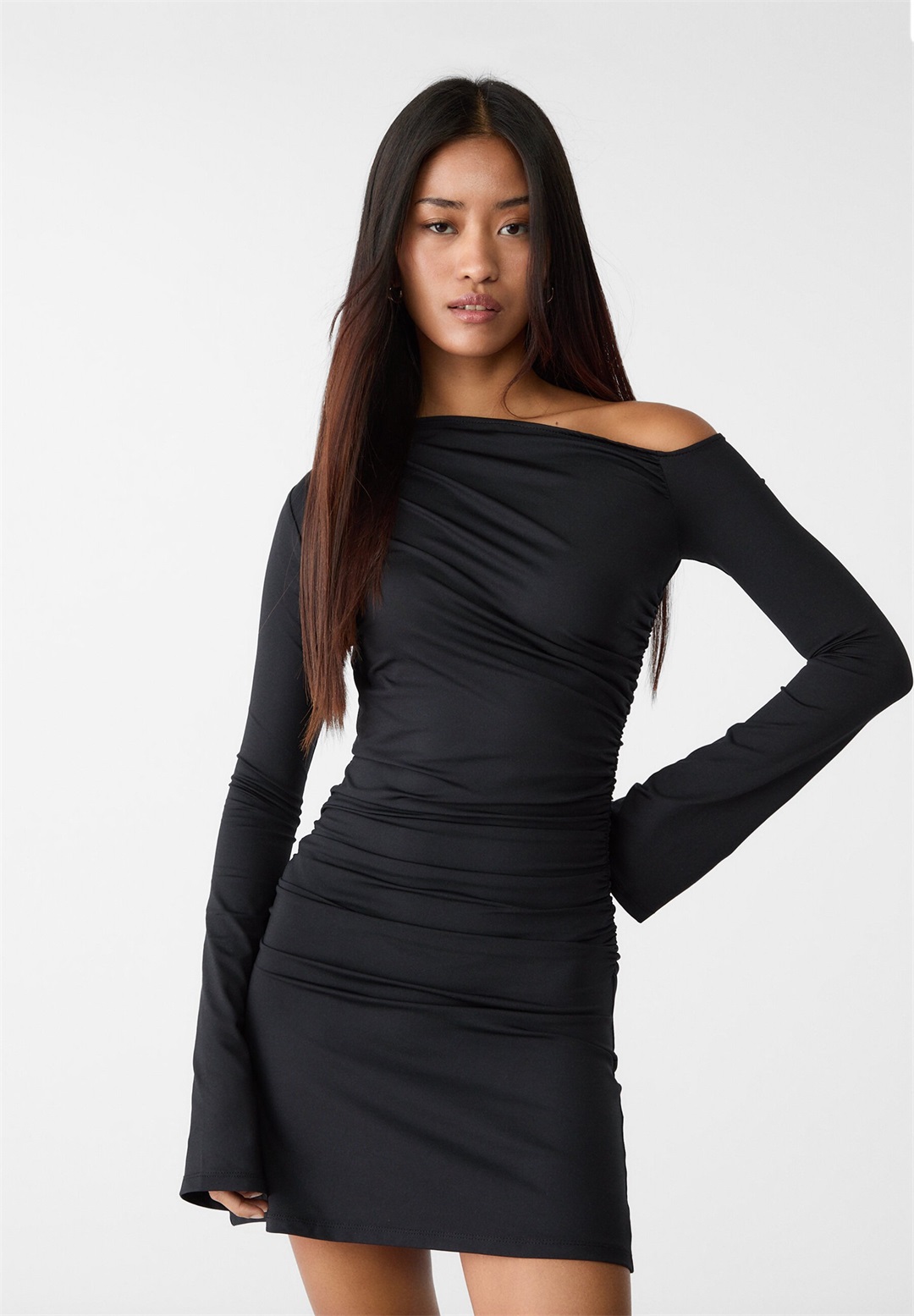 Stradivarius ASYMMETRIC - Etuikleid - black/schwarz