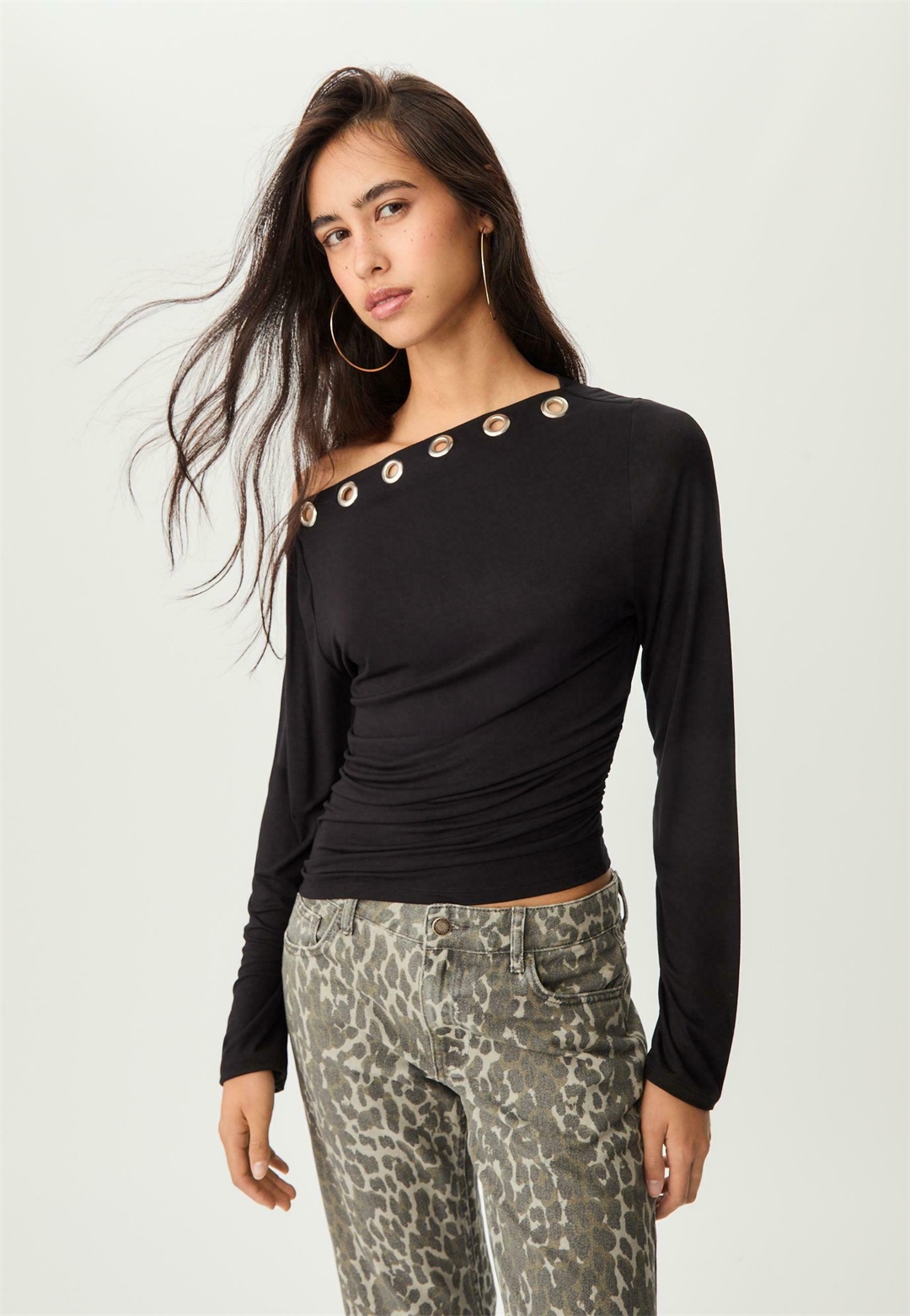 Stradivarius WITH EYELETS - Langarmshirt - black/schwarz