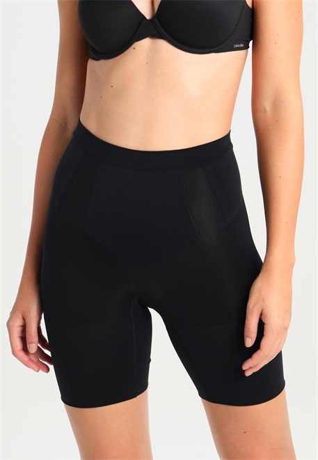 Spanx SPANXSCULPT™ ONCORE MID-THIGH SHORT - Shapewear - black/schwarz