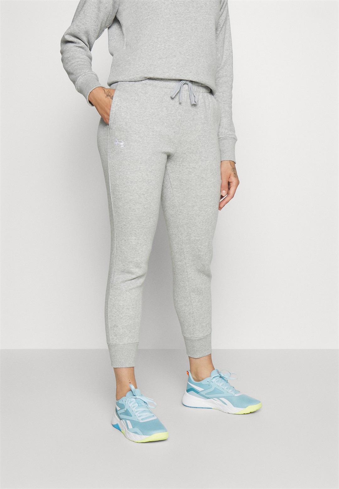 Under Armour RIVAL FLEECE - Jogginghose - mod gray light heather/white/hellgrau-meliert