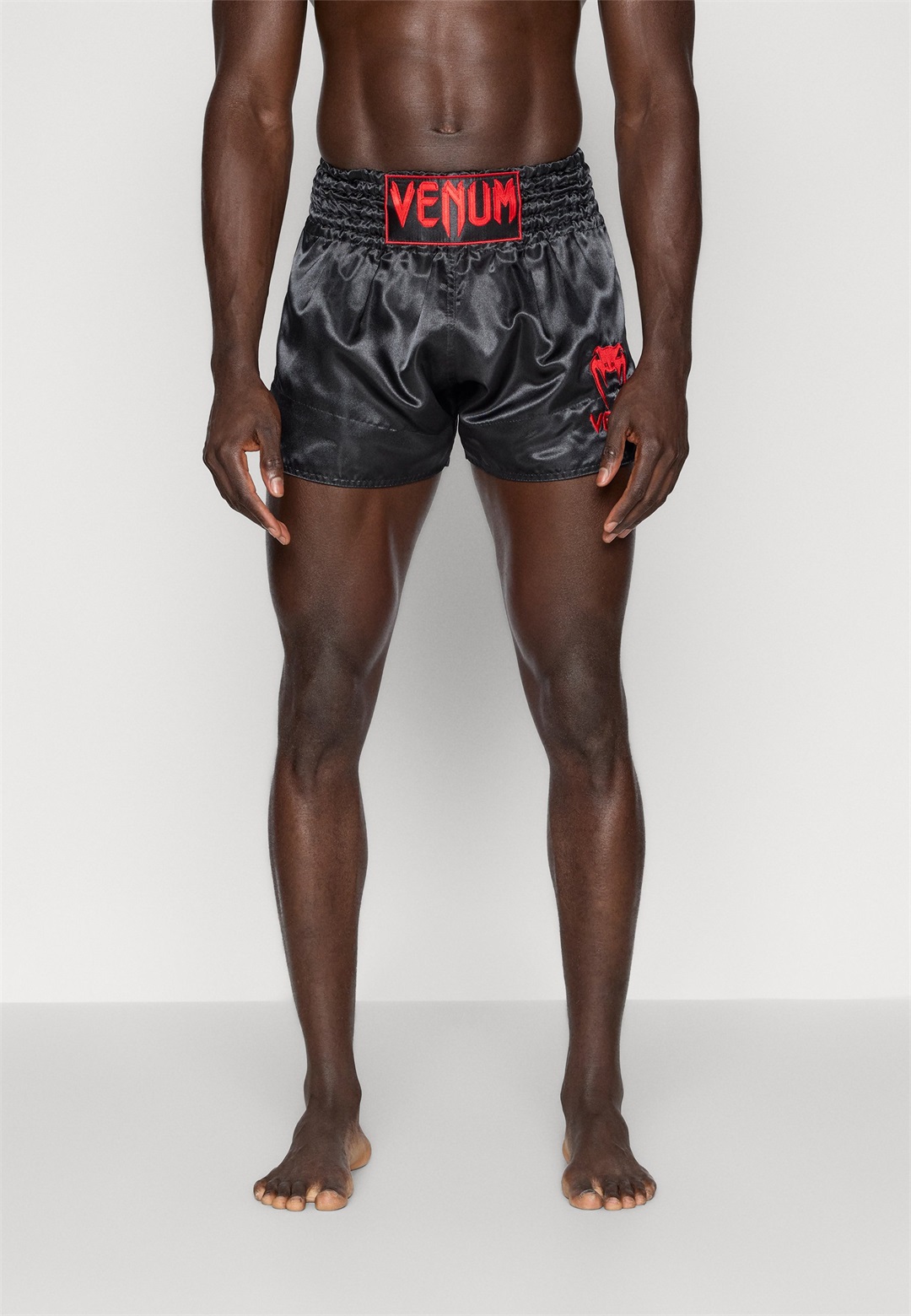 Venum CLASSIC MUAY THAI SHORTS - Kurze Sporthose - black/red/schwarz