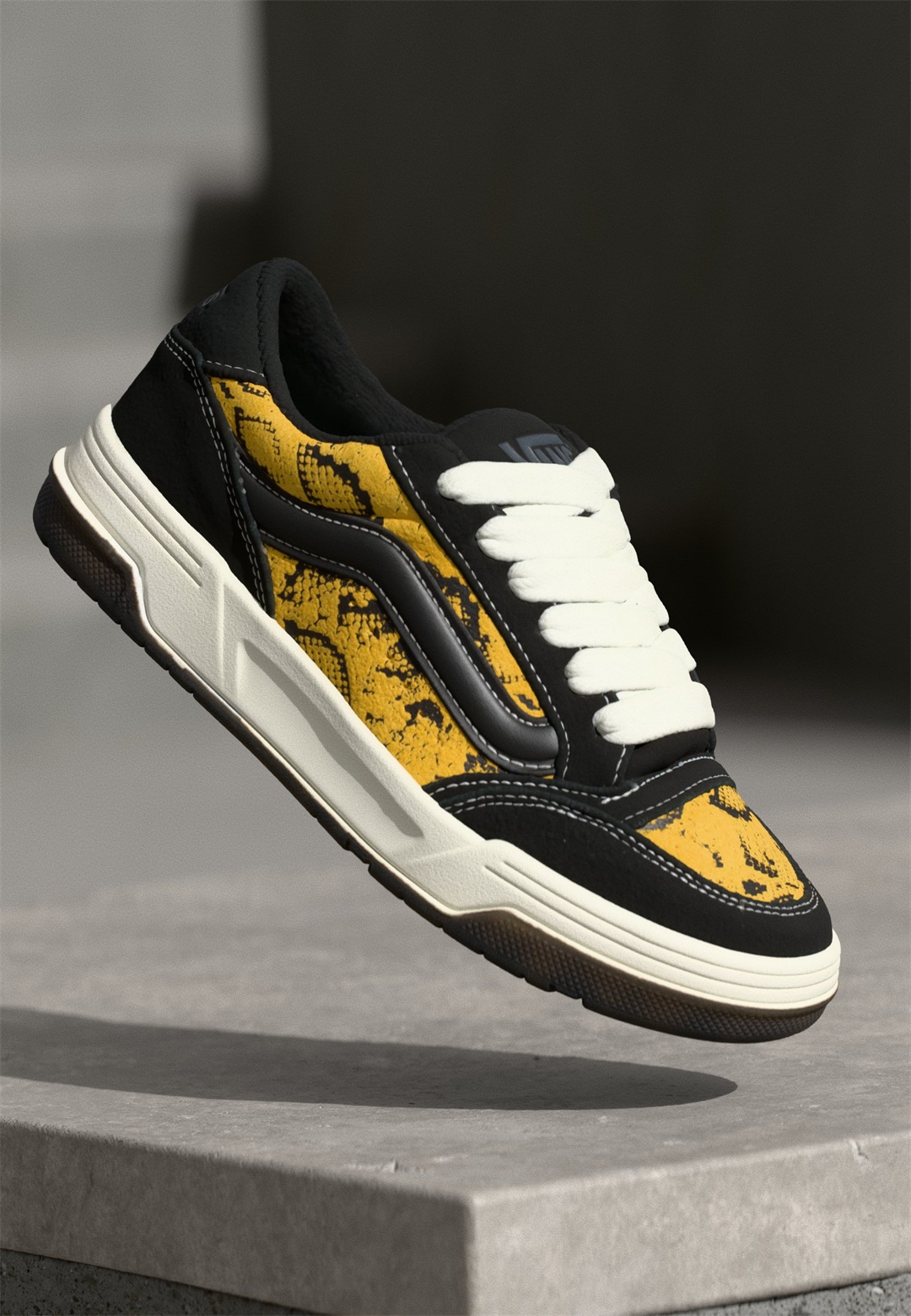 Vans HYLANE UNISEX - Skateschuh - black/yellow/schwarz