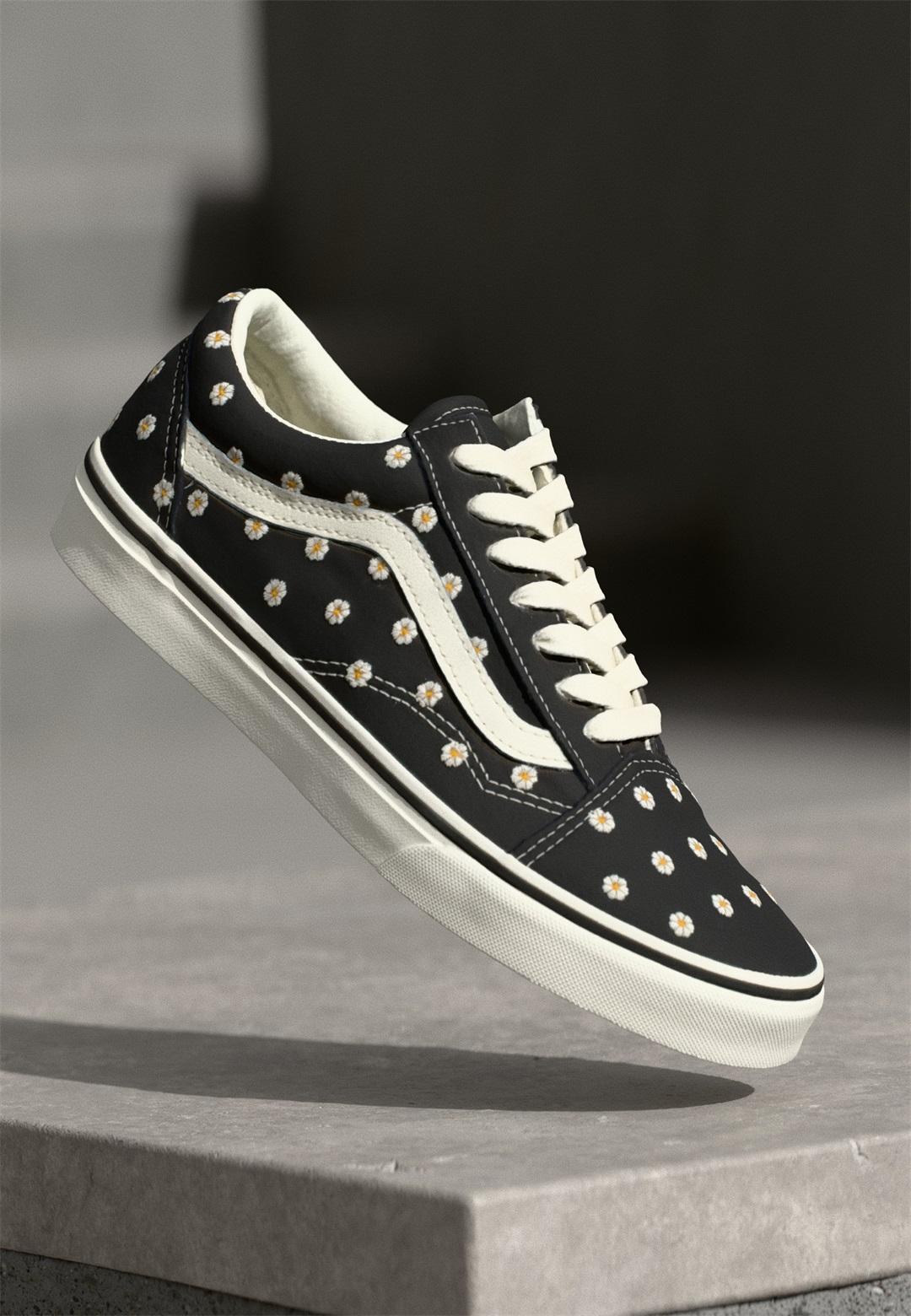 Vans OLD SKOOL FLORAL EMBRODERY UNISEX - Sneaker low - black/schwarz