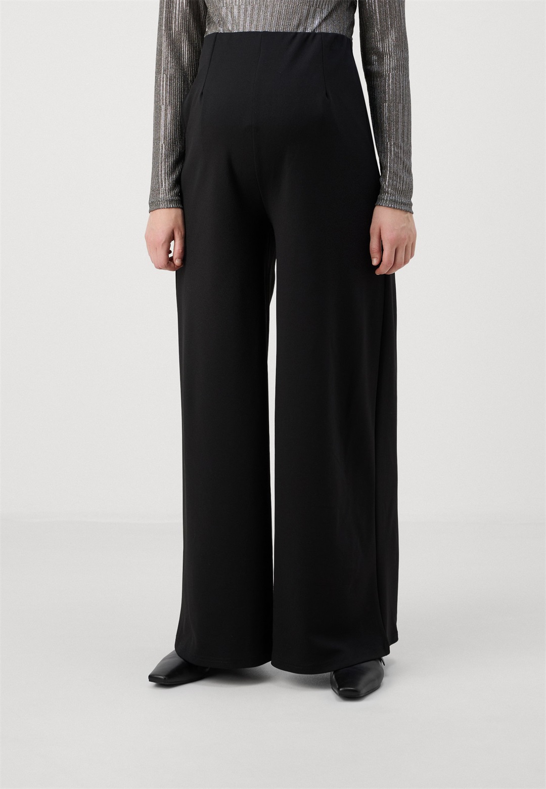 Vero Moda Maternity VMMBECKY SUPER WIDE PANTS - Stoffhose - black/schwarz