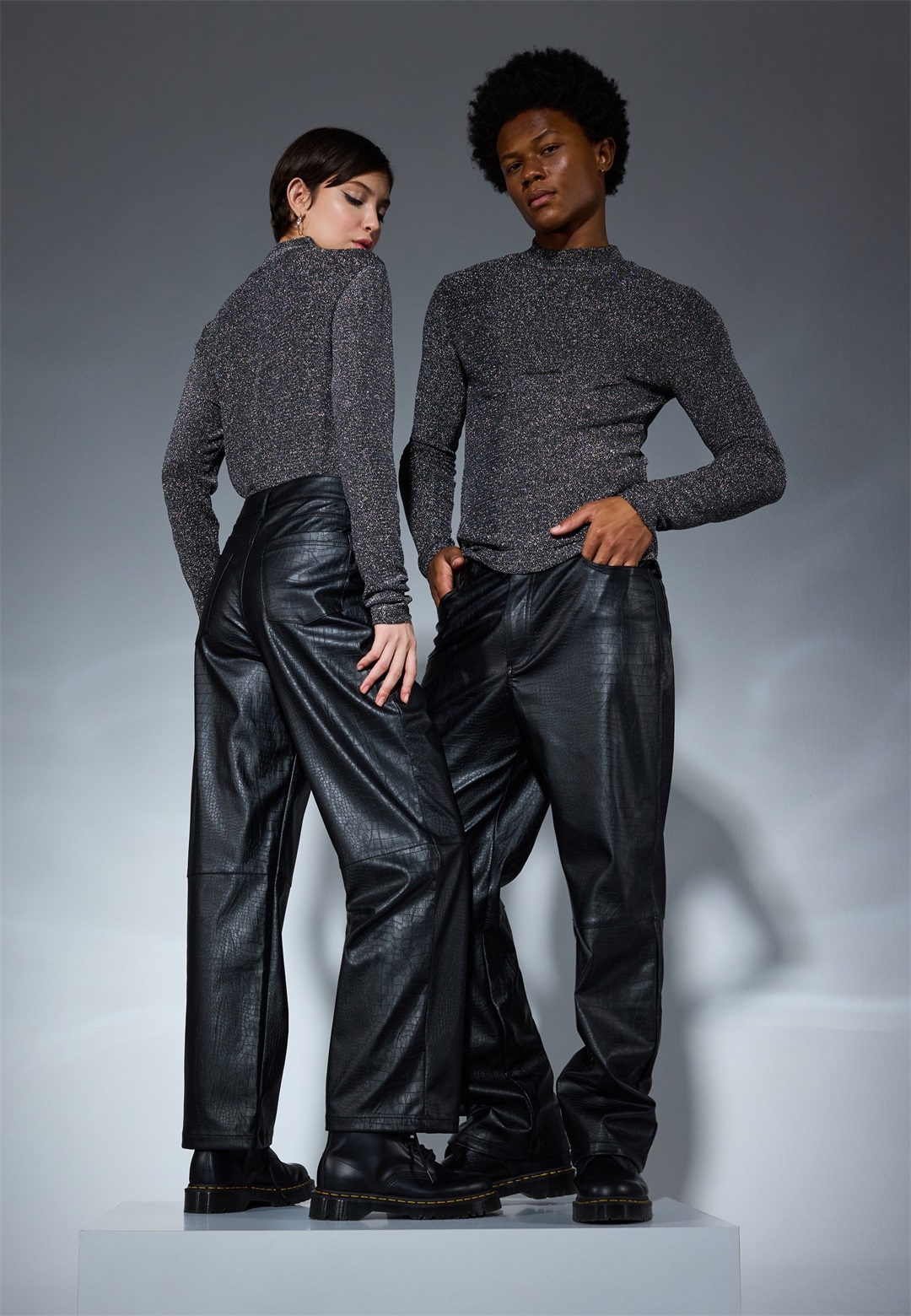 YOURTURN UNISEX - Stoffhose - black/schwarz