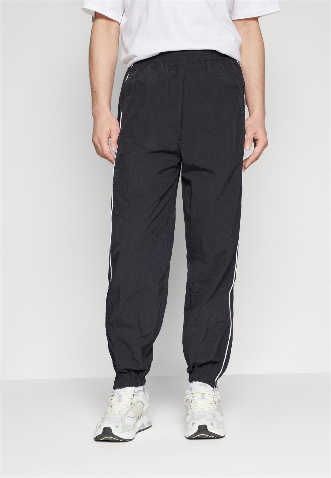 YOURTURN UNISEX - Jogginghose - black/schwarz