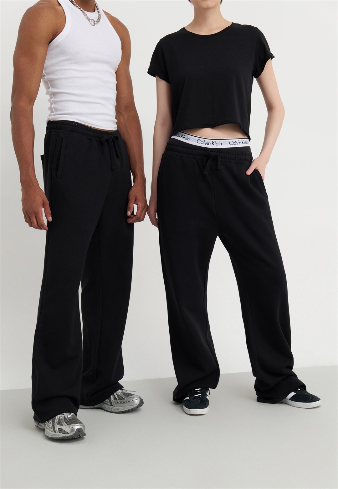 YOURTURN UNISEX - Jogginghose - black/schwarz